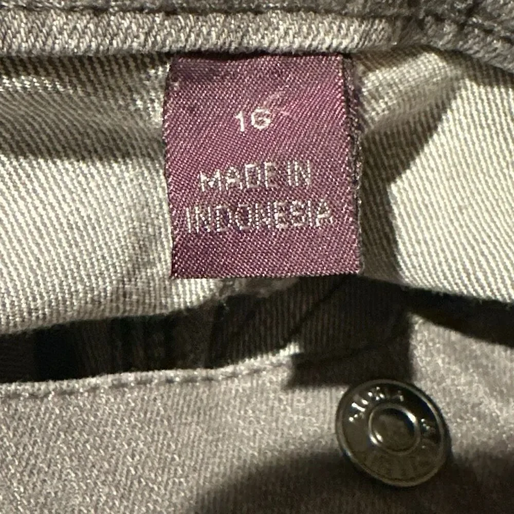 Gloria Vanderbilt Amanda gray denim jeans ladies, size 16
